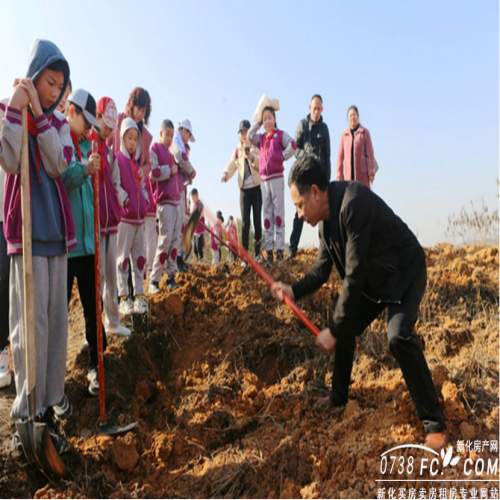 “三八”妇女节，新化县实验小学师生走进爱新农场栽下心愿